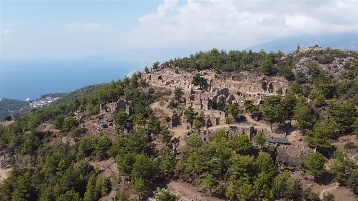 Antalya’daki Syedra Antik Kenti’nde 2000 Yıllık Sütunlar Yeniden Dikildi