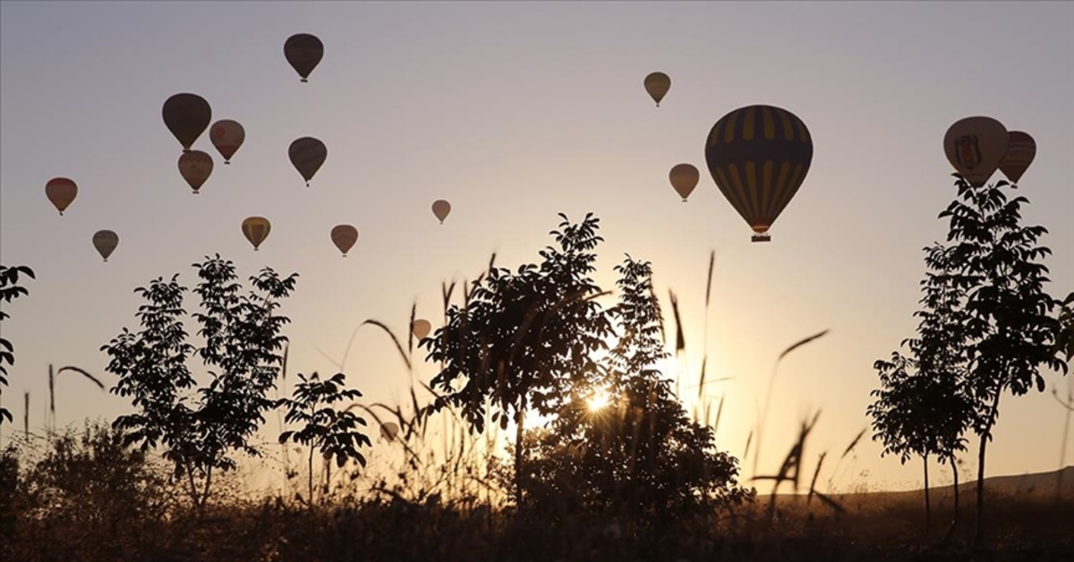 Kapadokya’da balon turları rüzgar nedeniyle hafta sonuna kadar ertelendi