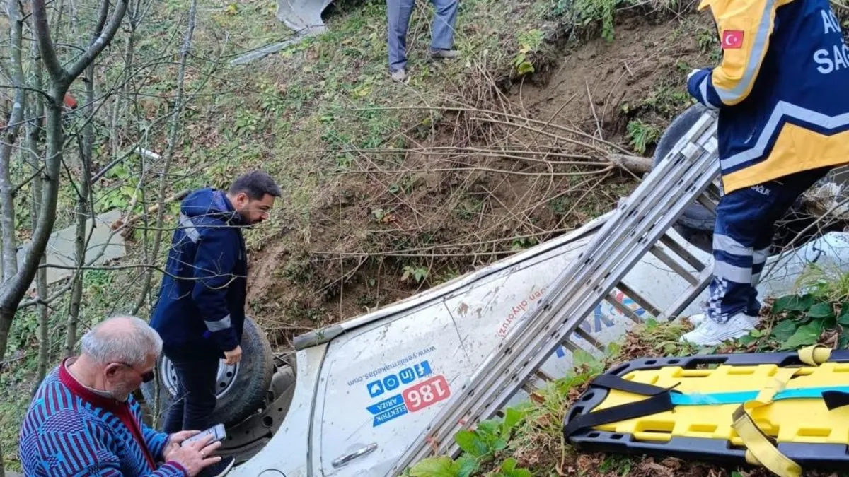 Ordu’da elektrik dağıtım şirketine ait araç devrildi: 3 yaralı