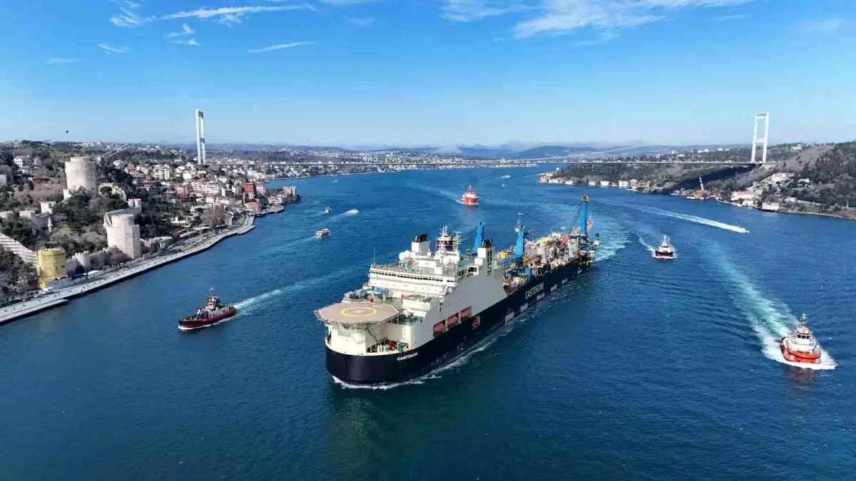 Castorone Gemisi İstanbul Boğazı’ndan Geçti