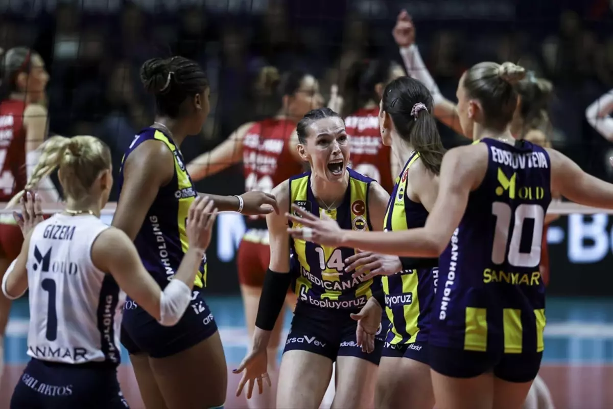 Filedeki derbi Kanarya’nın! Fenerbahçe Medicana, Galatasaray Daikin’i yenerek finale yükseldi